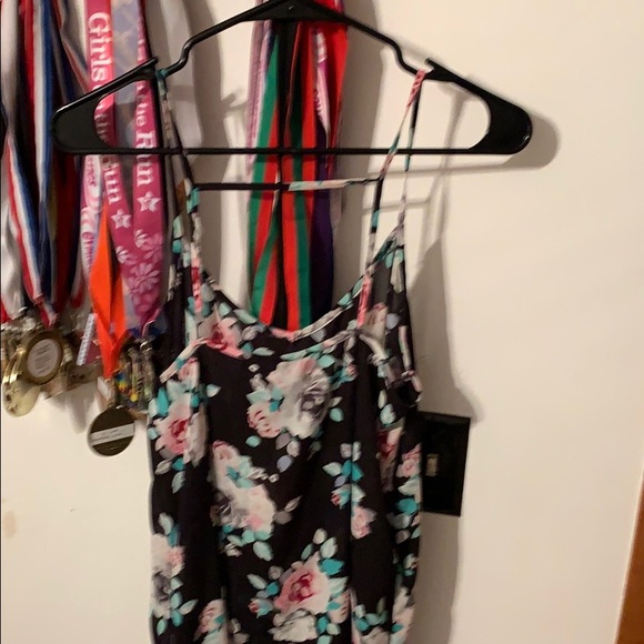 Floral tank - Picture 2 of 2